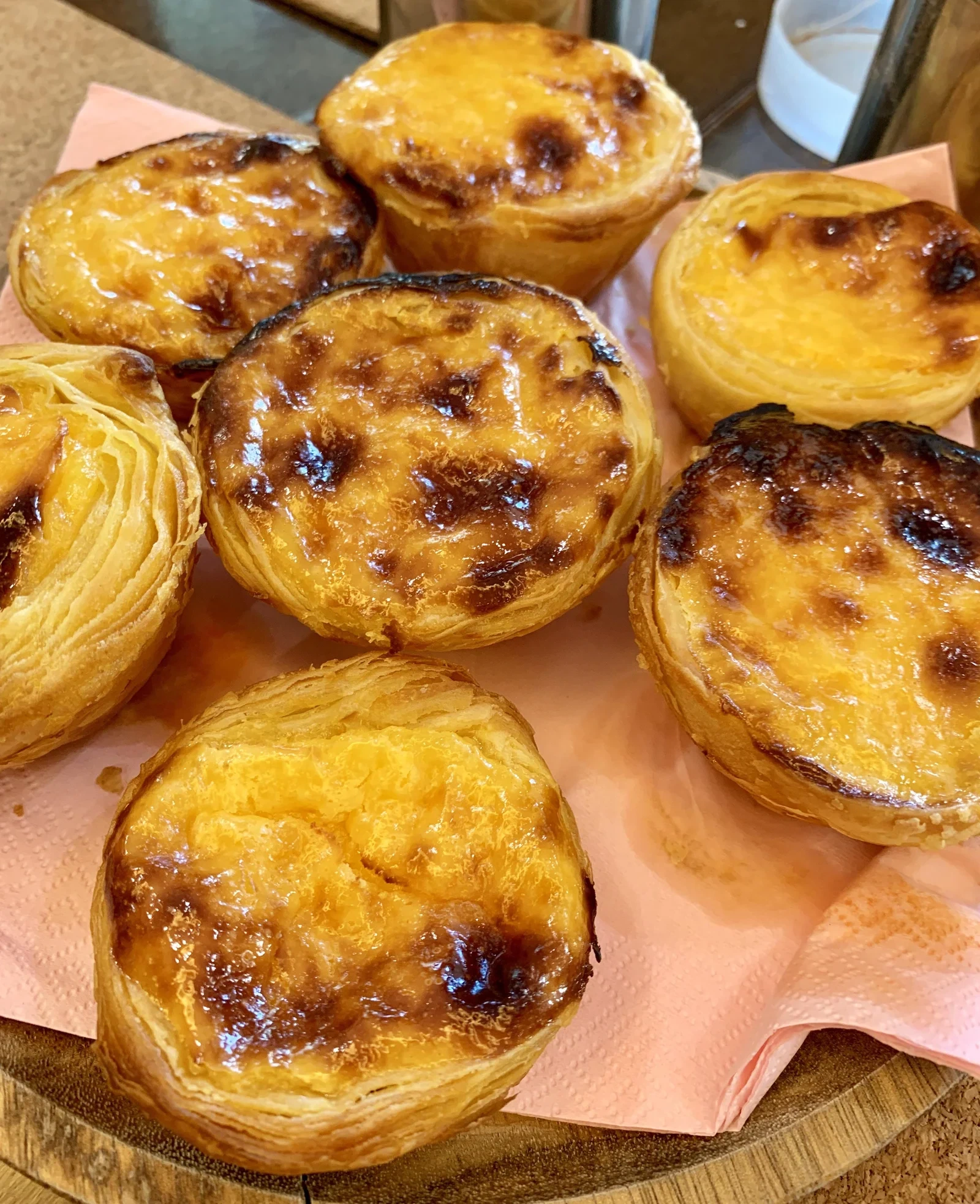 澳门正宗葡式蛋挞金黄酥脆特写